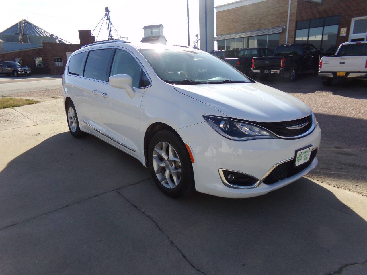 2019 Chrysler Pacifica Touring Plus photo 3