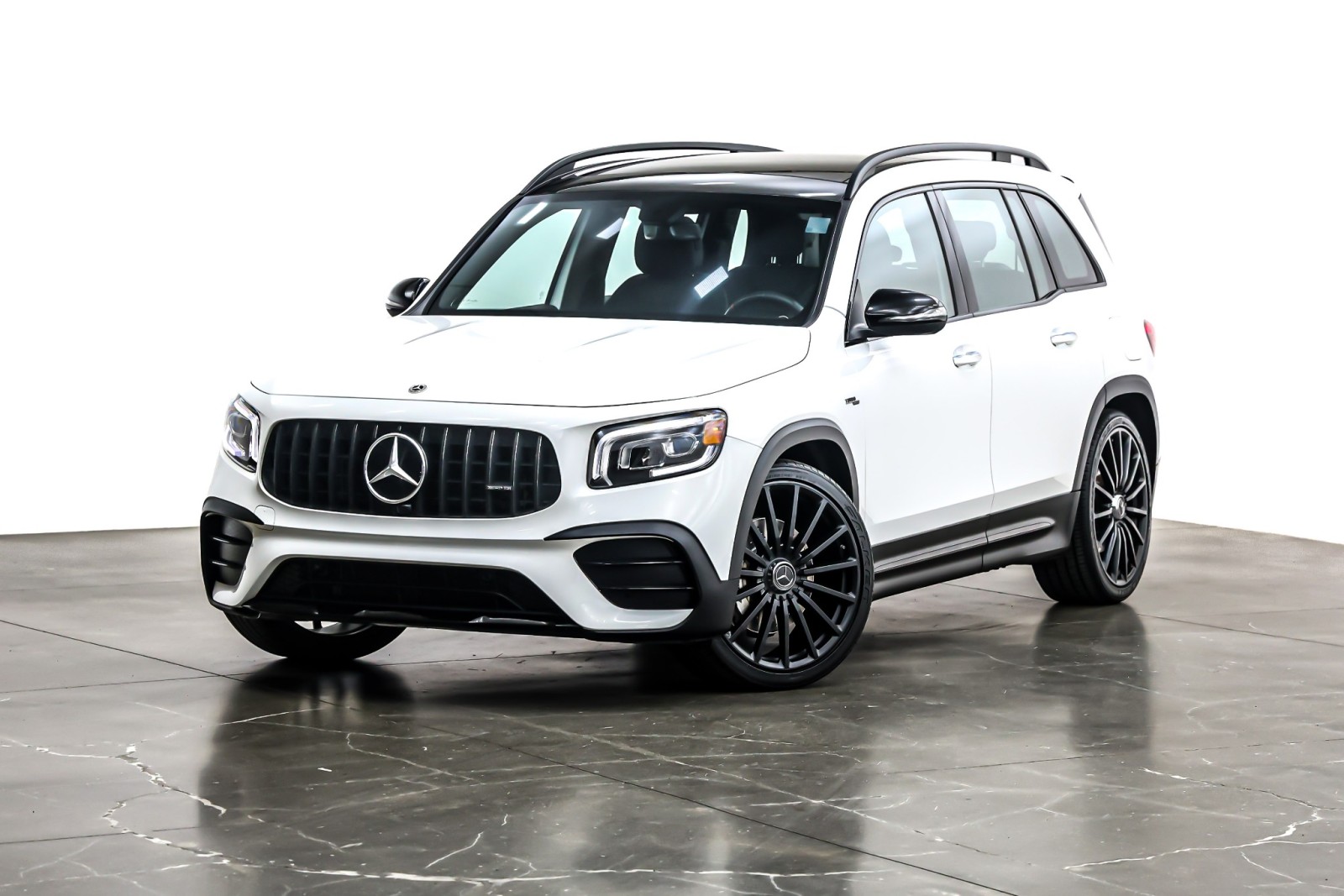 2023 Mercedes-Benz GLB Base's photo