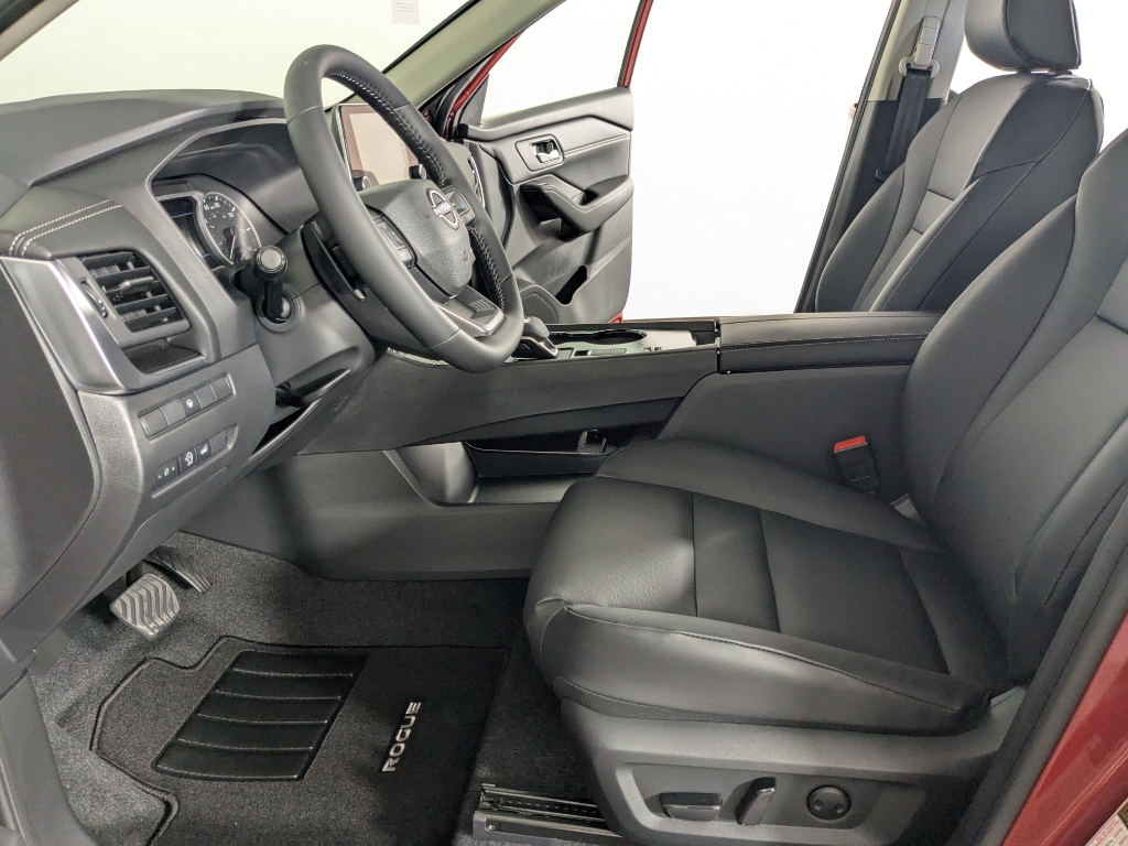 2026 Nissan Rogue SV photo 8