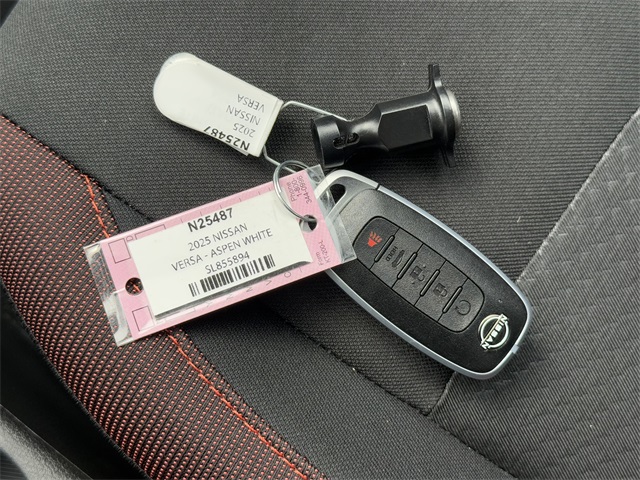 2025 Nissan Versa 1.6 SR photo 22