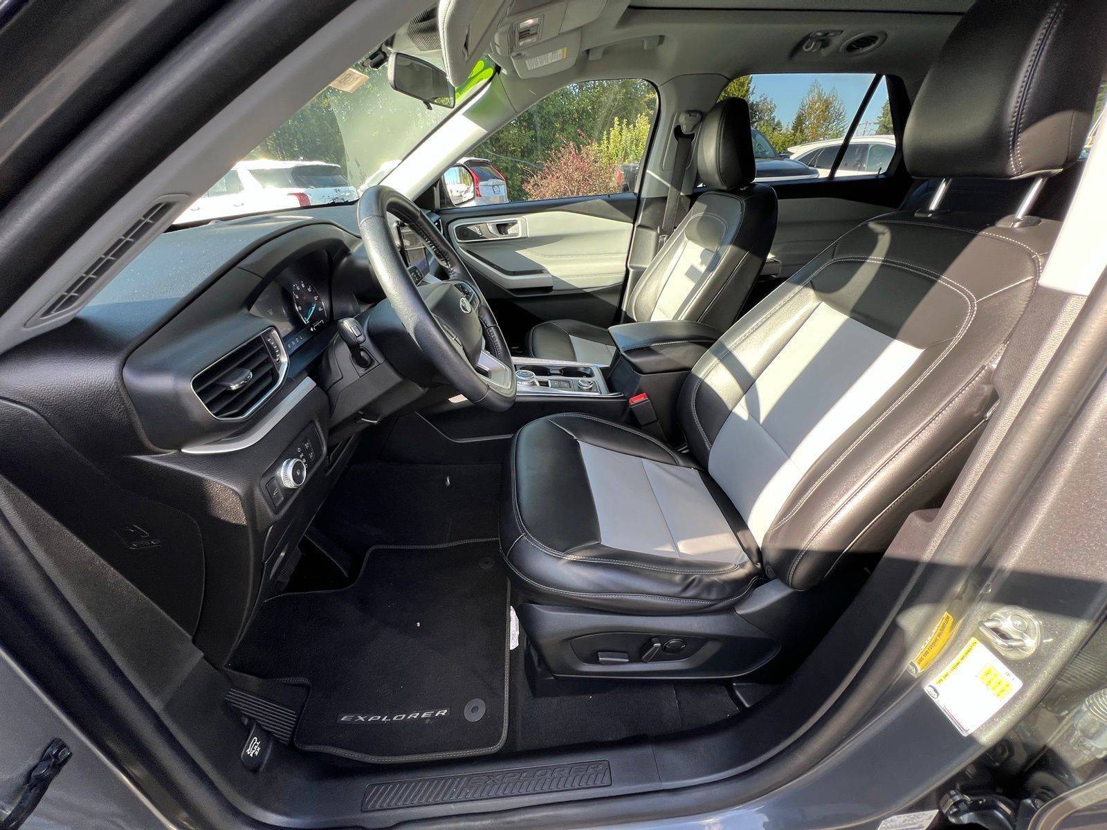 2022 Ford Explorer XLT photo 6