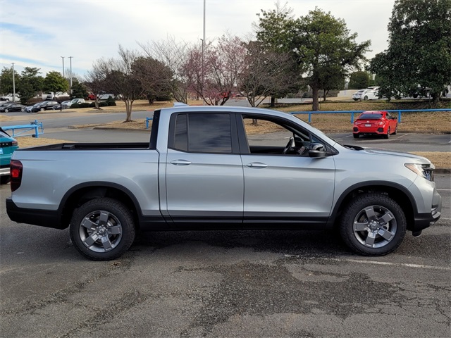 2025 Honda Ridgeline TrailSport photo 2