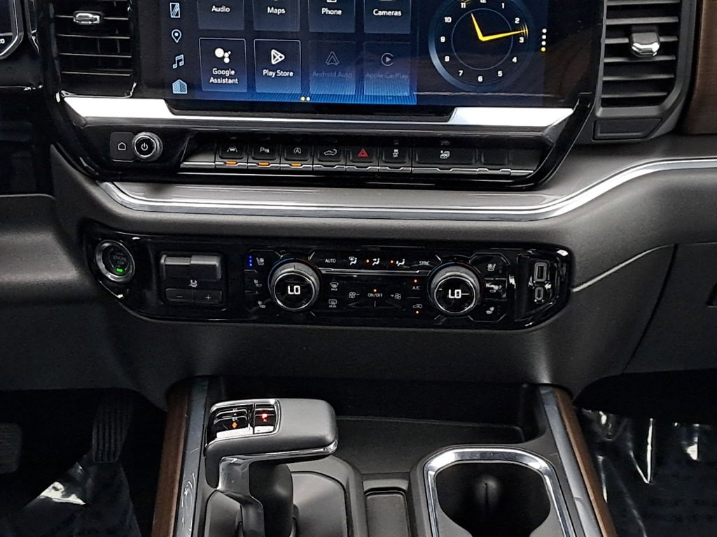 2023 Chevrolet Silverado 1500 High Country photo 18