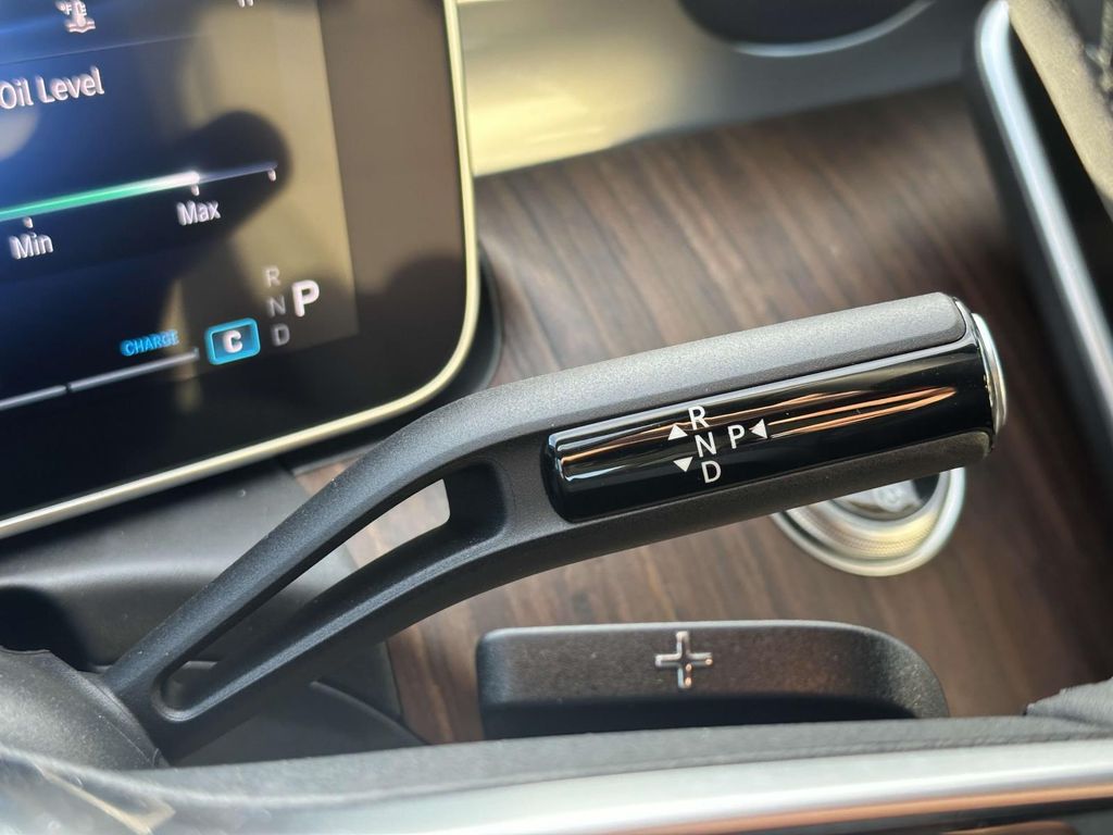2025 Mercedes Benz C 300 photo 17