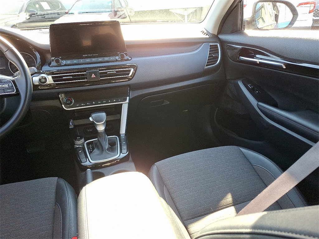 2022 Kia Seltos S photo 12