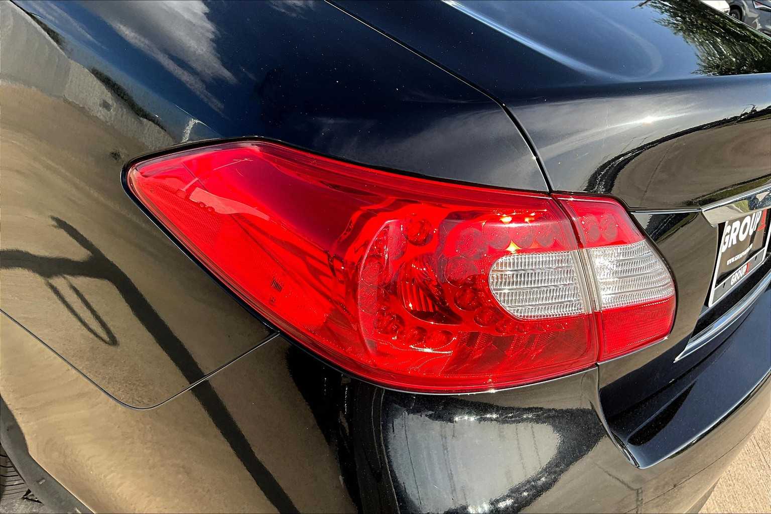 2011 Infiniti M37 photo 25