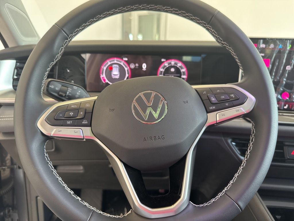 2025 Volkswagen Tiguan SE photo 19