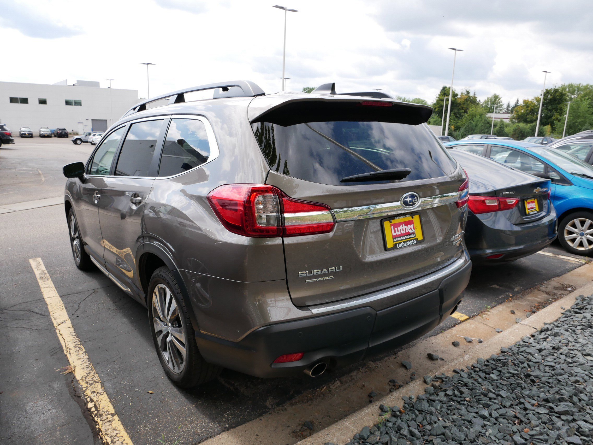 2022 Subaru Ascent Limited photo 3