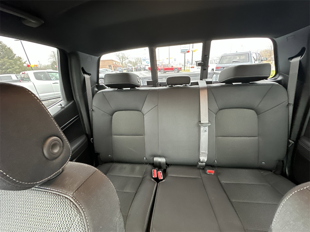 2024 GMC CANYON - Image 17