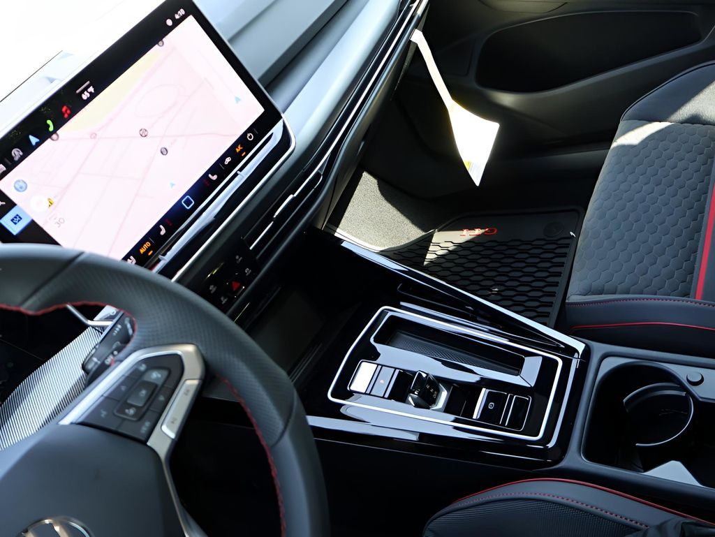2025 Volkswagen Golf GTI SE photo 17