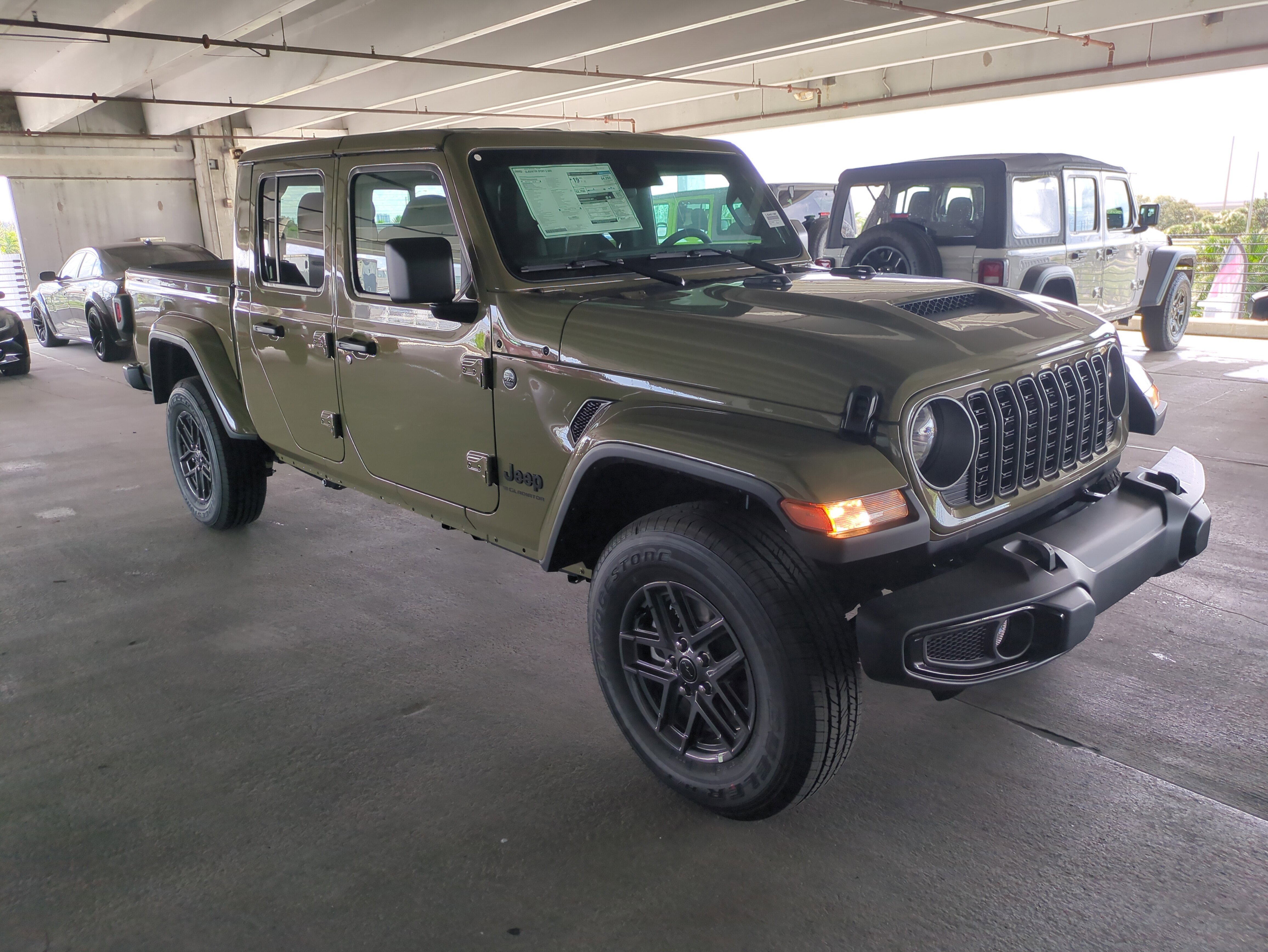 2025 Jeep Gladiator Sport S's photo
