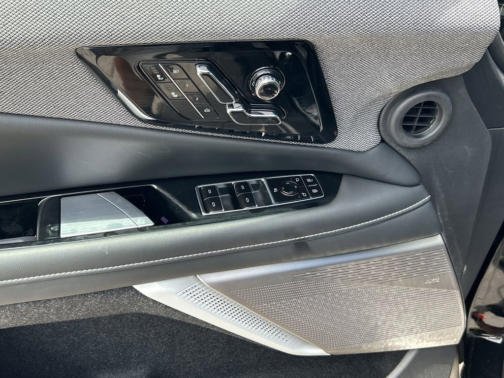 2025 Cadillac Optiq Luxury photo 15