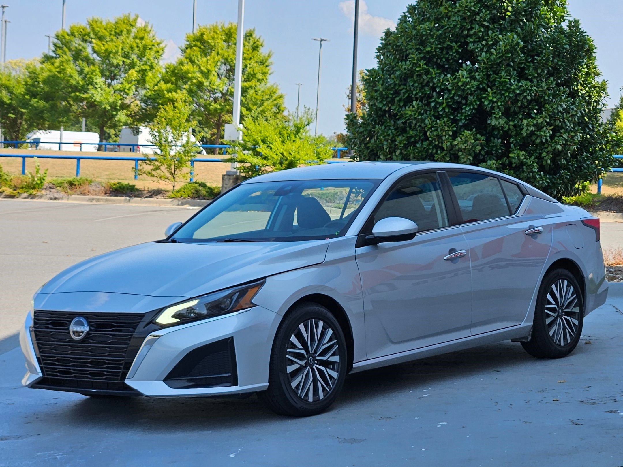 2023 Nissan Altima 2.5 SV photo 3