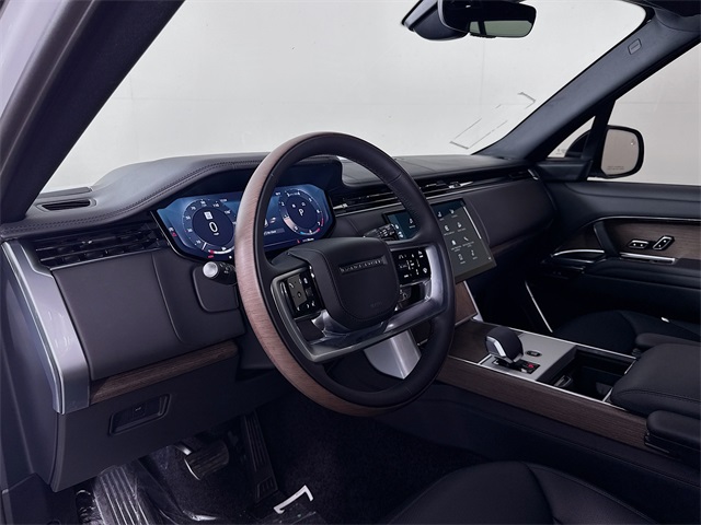 2025 Land Rover Range Rover SE photo 9
