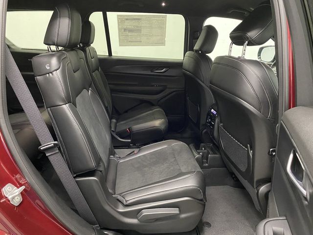 2025 Jeep Grand Cherokee Altitude photo 32