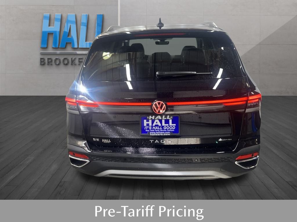 2025 Volkswagen Taos SE photo 4