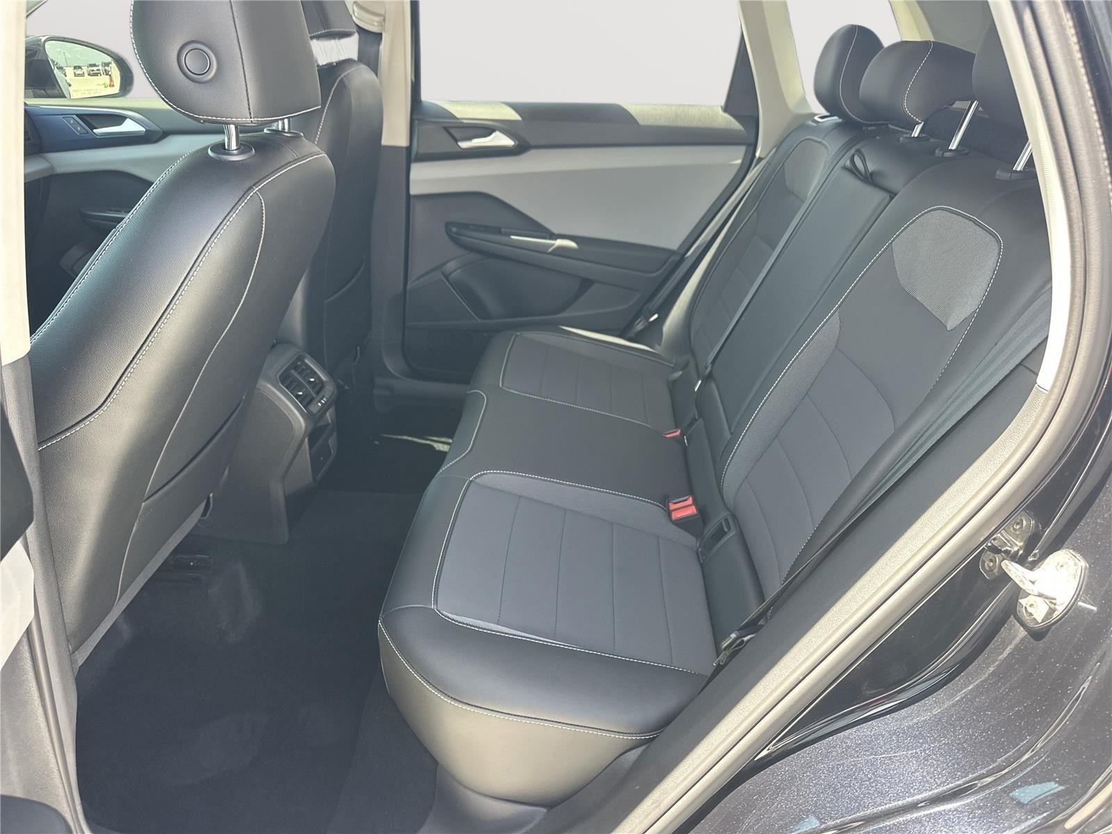 2022 Volkswagen Taos SE photo 18