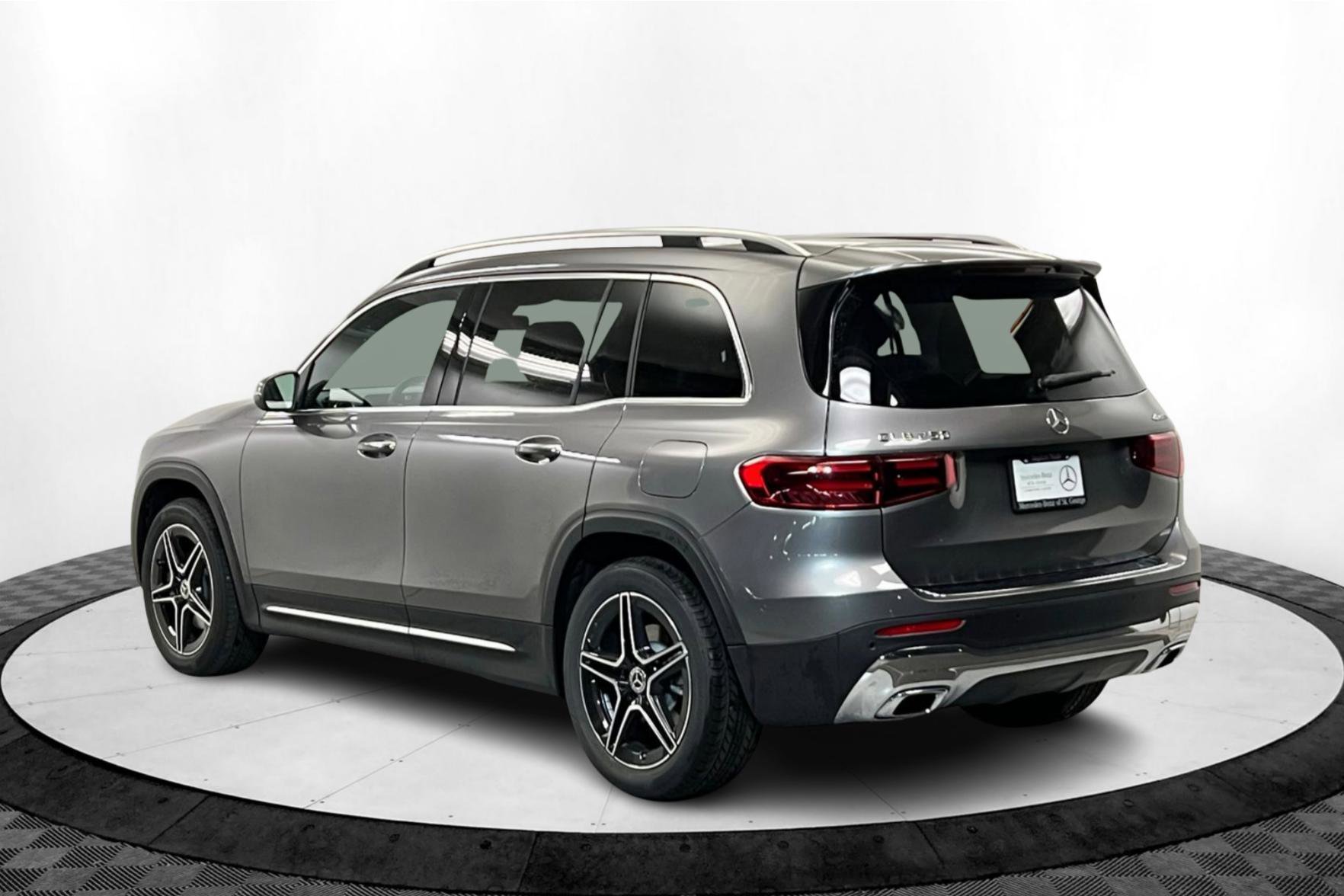 2026 Mercedes Benz GLB 250 4MATIC photo 3
