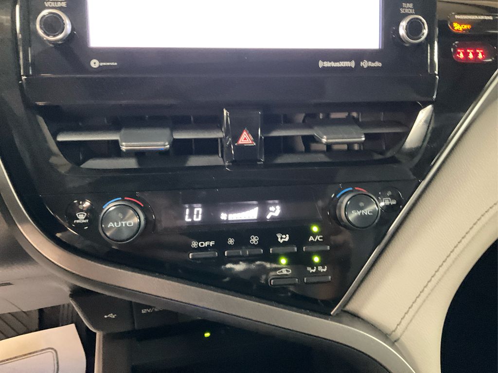 2022 Toyota Camry Hybrid XLE photo 27
