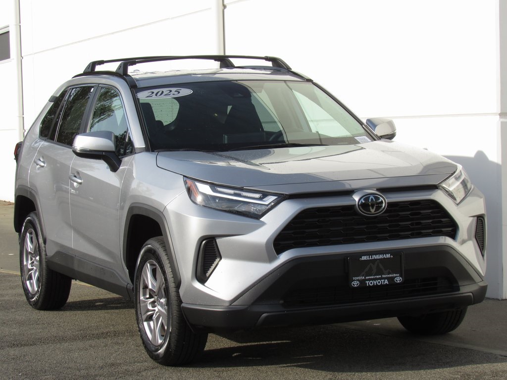 2025 Toyota RAV4 XLE photo 2