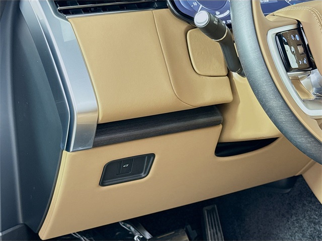 2025 Land Rover Range Rover SE photo 7