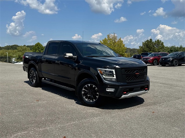 2021 Nissan Titan PRO-4X photo 2