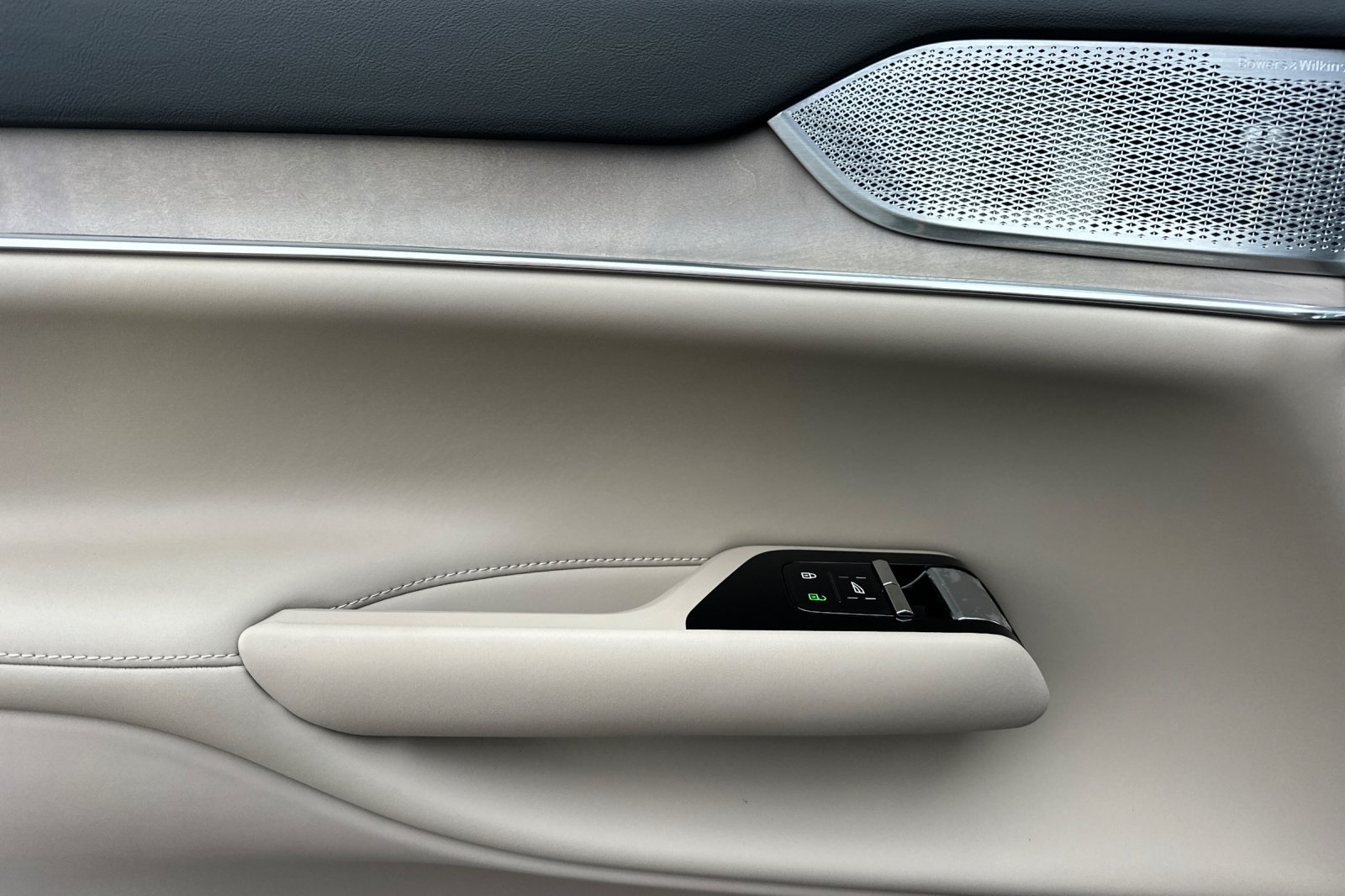 2025 Volvo EX90 Twin Motor Performance Ultra photo 10