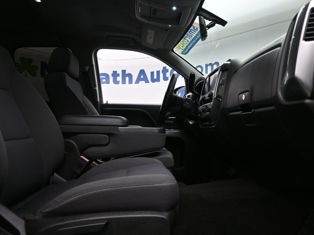 2017 Chevrolet Silverado 1500 LT photo 6