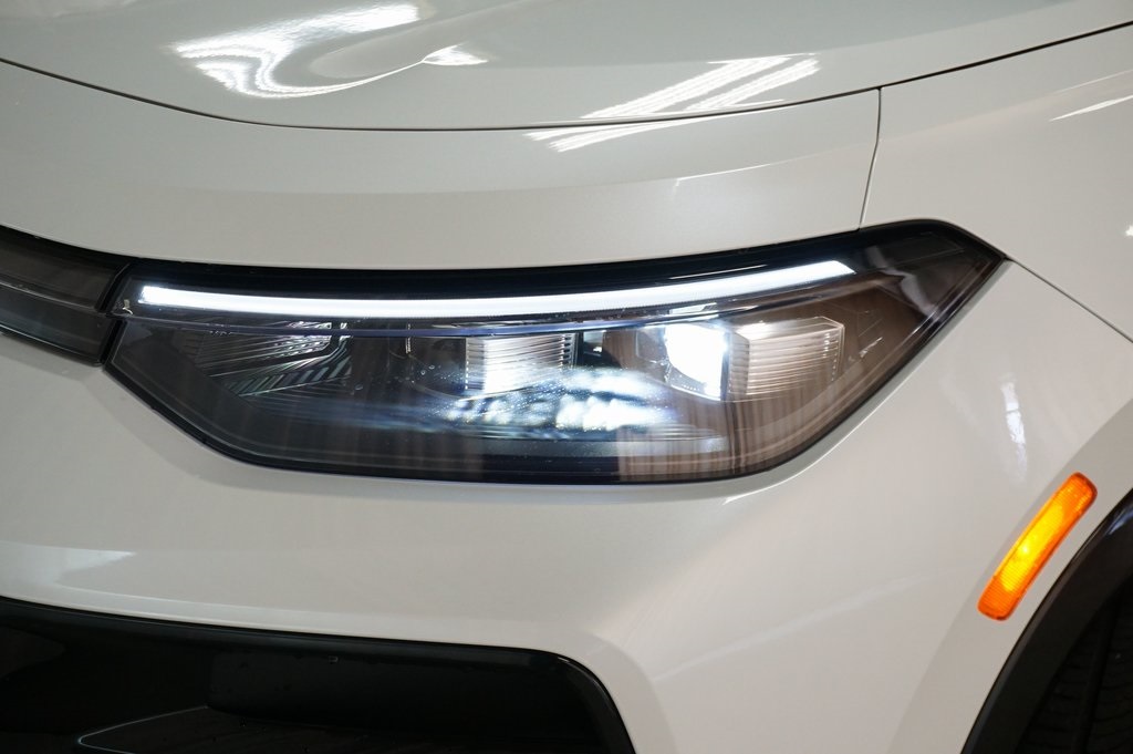 2025 Volkswagen Tiguan SE R-Line Black photo 28