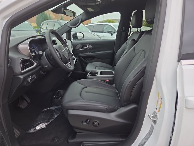 2026 Chrysler Voyager LX photo 4