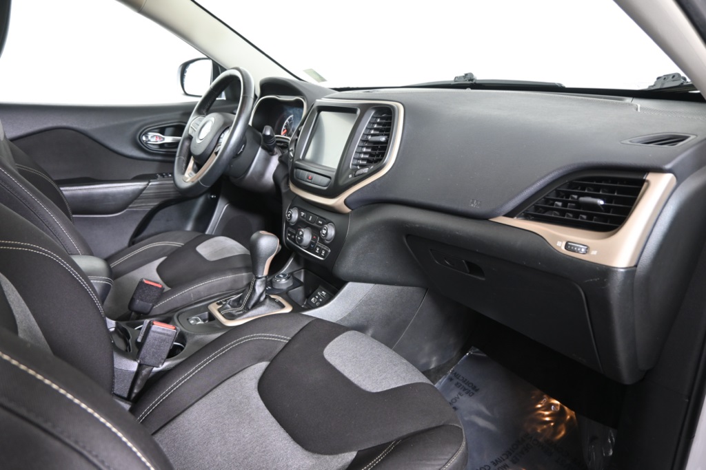 2014 Jeep Cherokee Latitude photo 13
