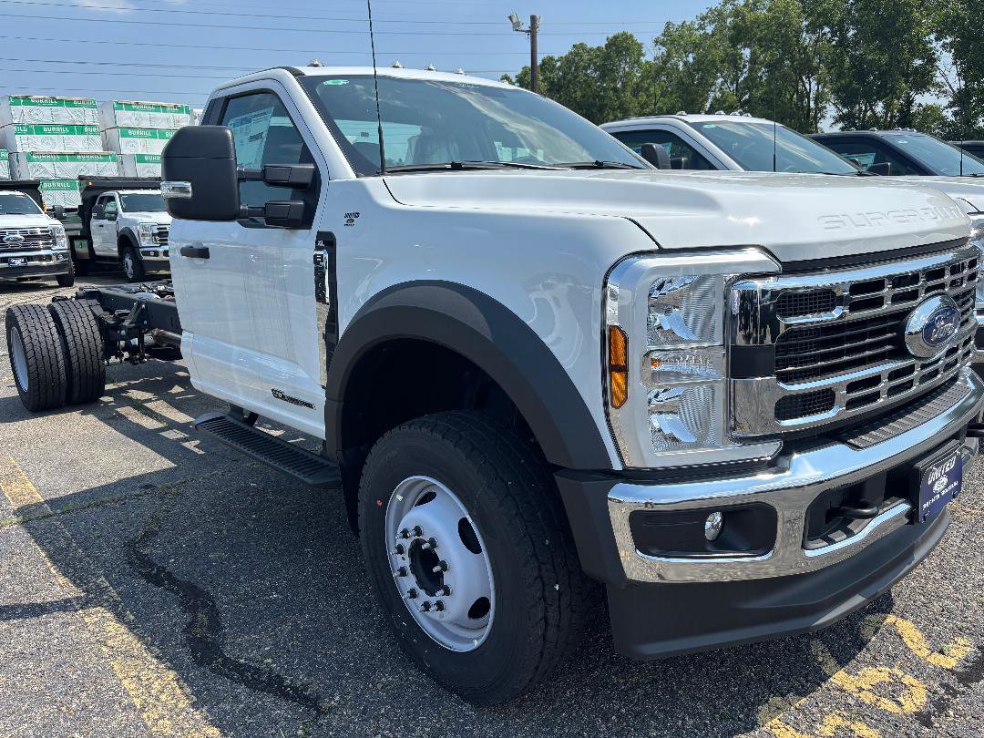 2024 Ford F-600 Super Duty Chassis Cab XL's photo