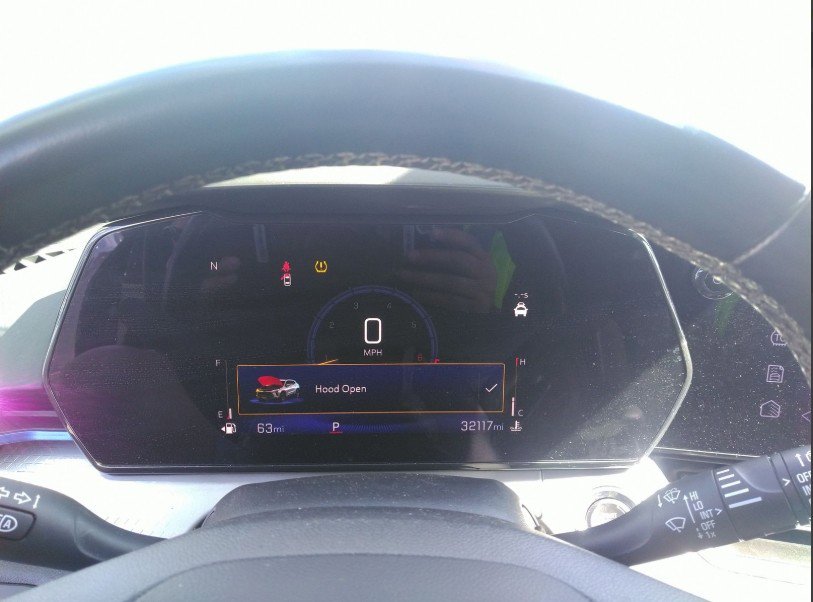 2025 Chevrolet Trax LT photo 4
