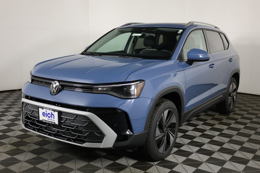 2025 Volkswagen Taos SE photo 3