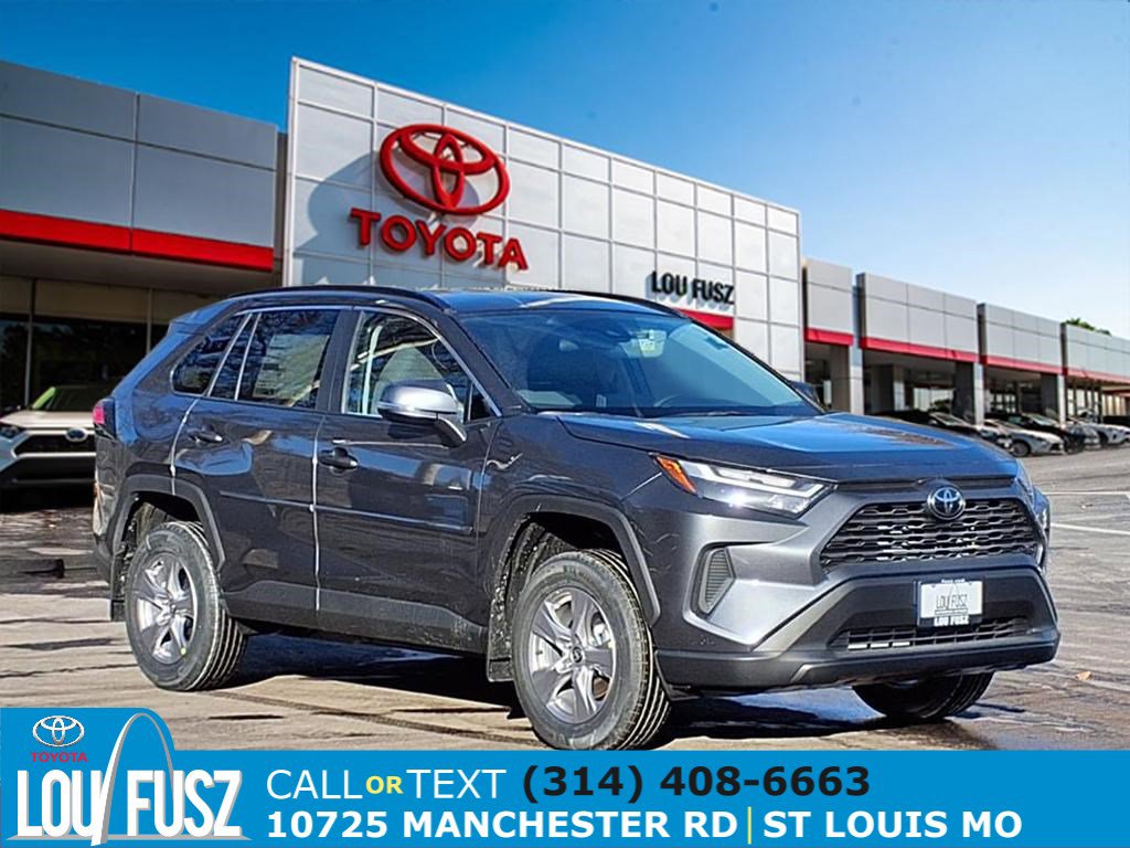 2025 Toyota RAV4 XLE's photo