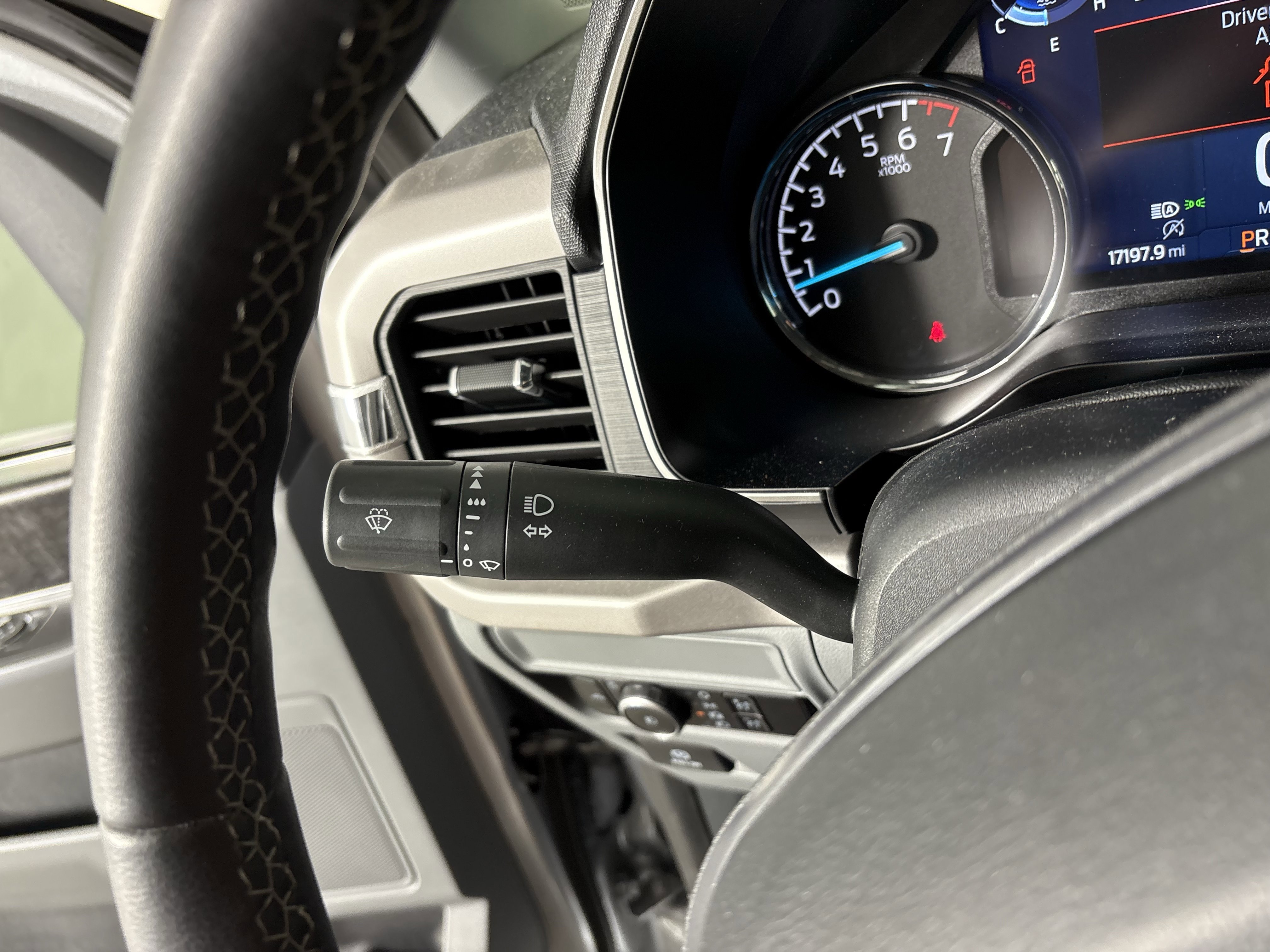 2023 Ford F-150 XLT photo 16
