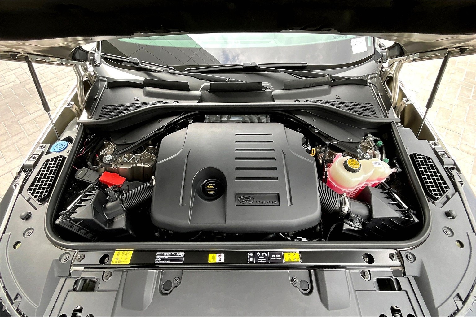 2025 Land Rover Range Rover SE photo 11