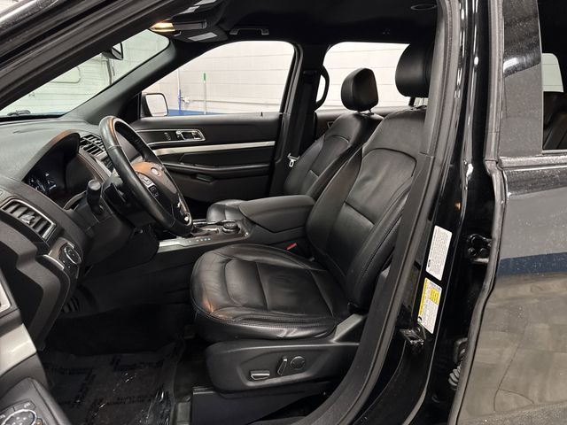 2017 Ford Explorer XLT photo 3