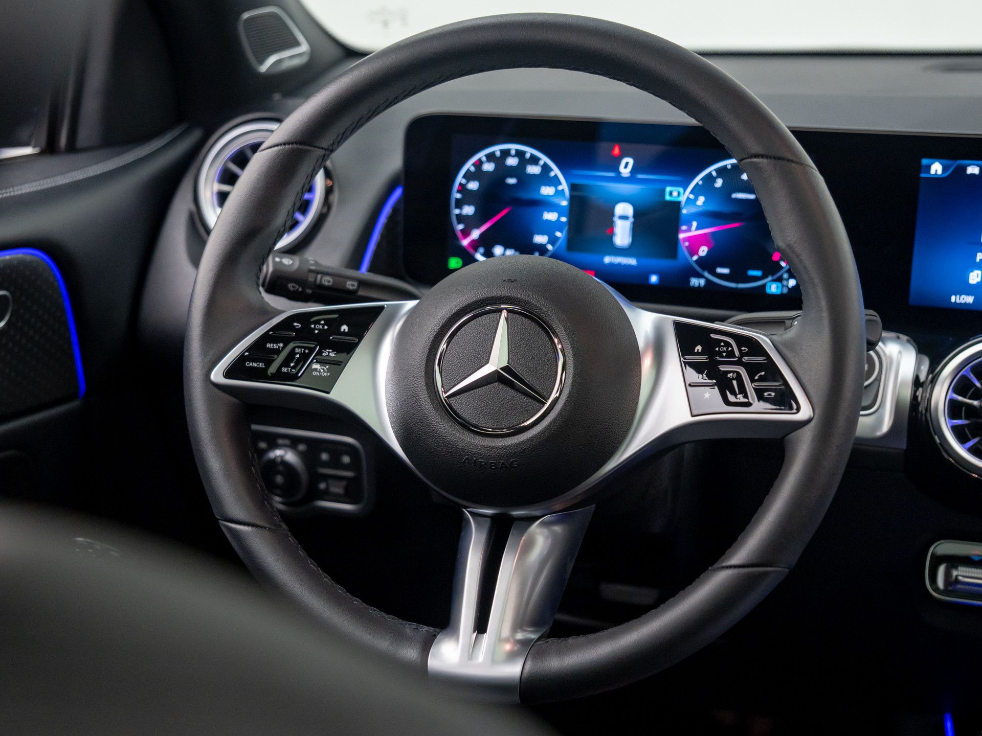 2024 Mercedes Benz GLB 250 4MATIC photo 11