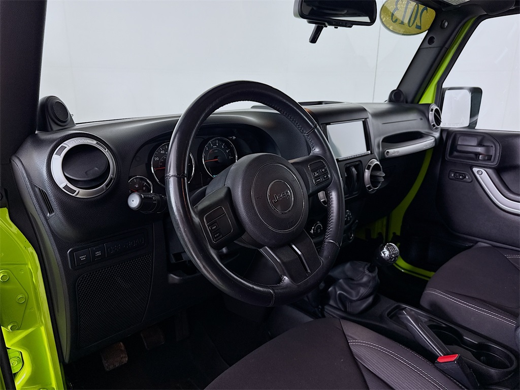 2013 Jeep Wrangler Rubicon photo 12