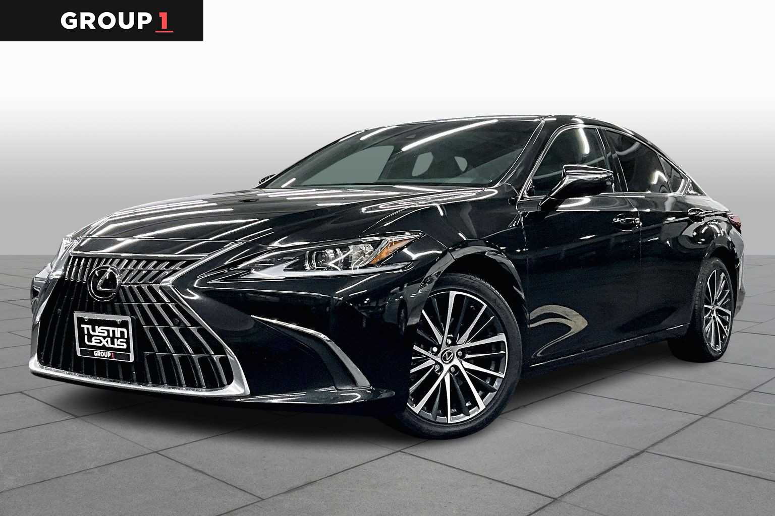2024 Lexus ES Hybrid 300h's photo