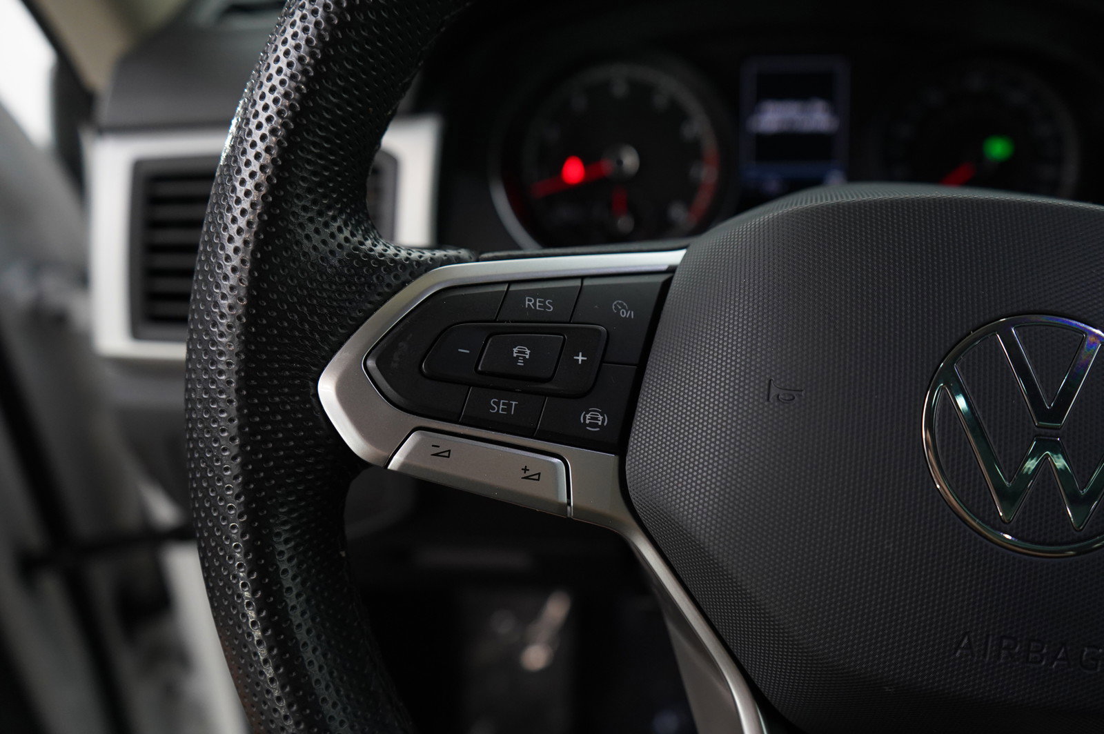2021 Volkswagen Atlas SE Technology R-Line photo 19