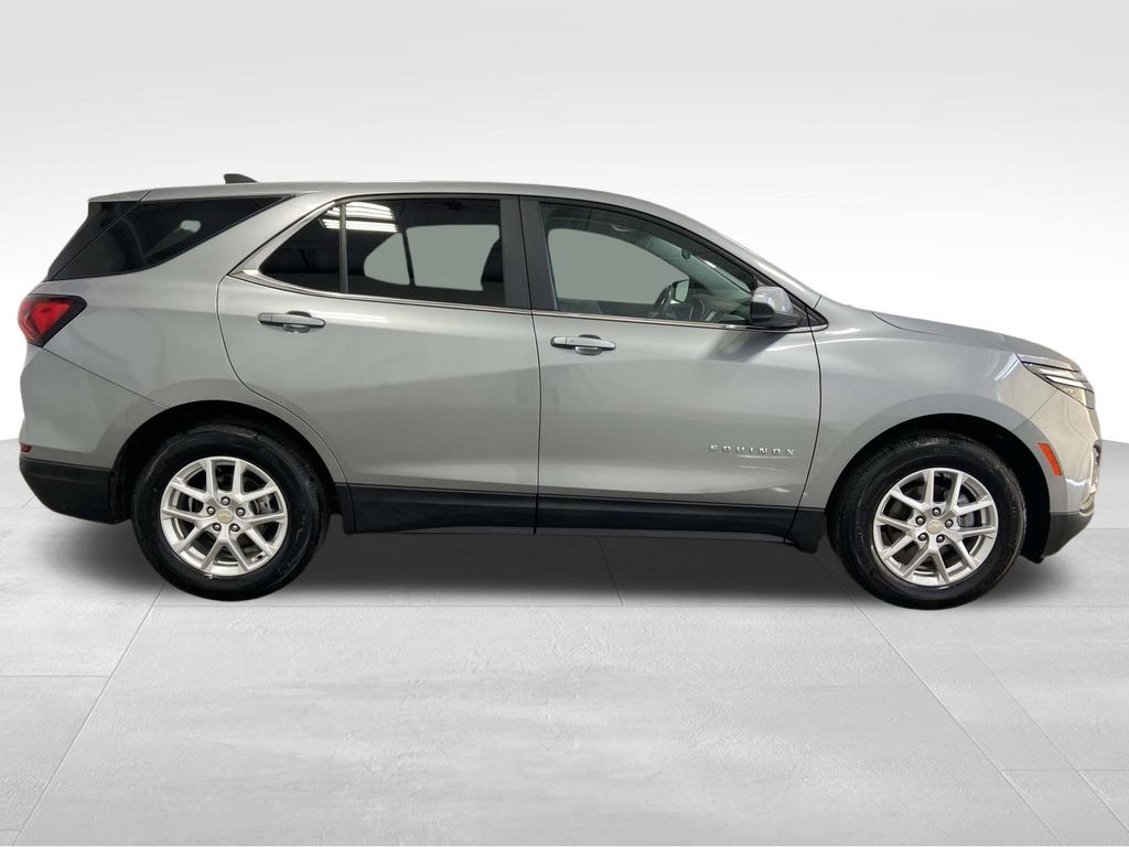 2024 Chevrolet Equinox LT photo 2