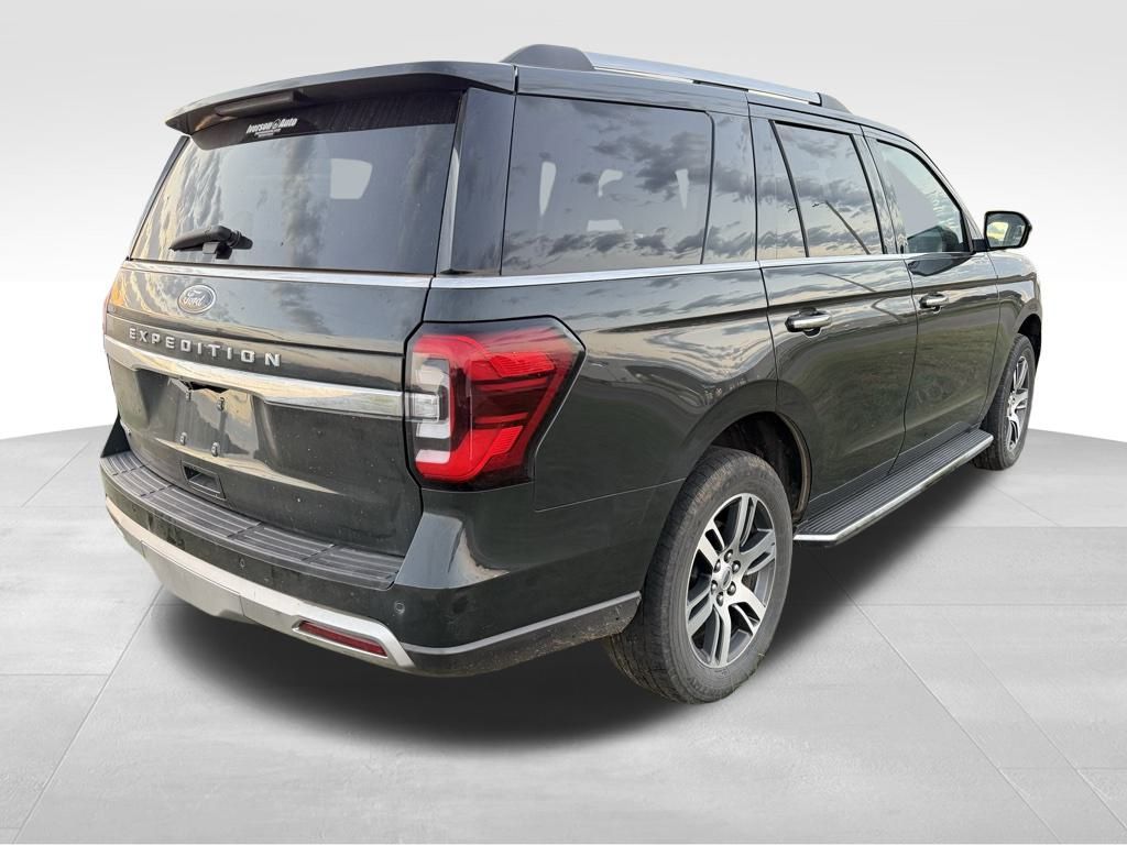 2022 Ford Expedition Limited photo 2