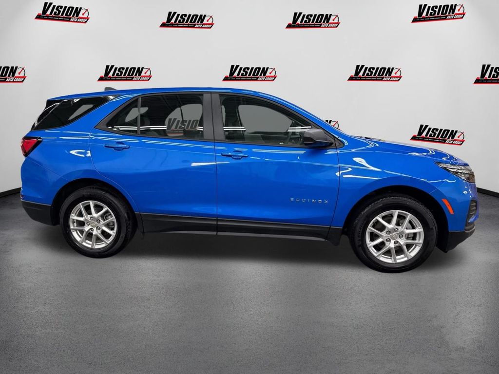 2024 Chevrolet Equinox LS photo 4