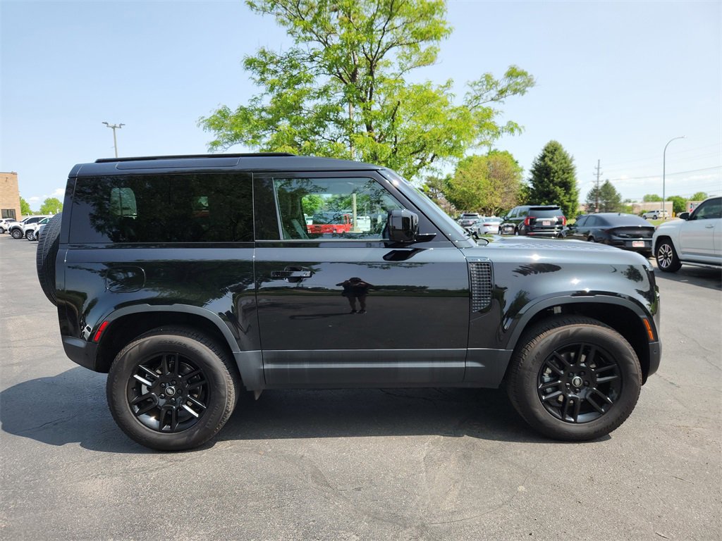 2023 Land Rover Defender S photo 3