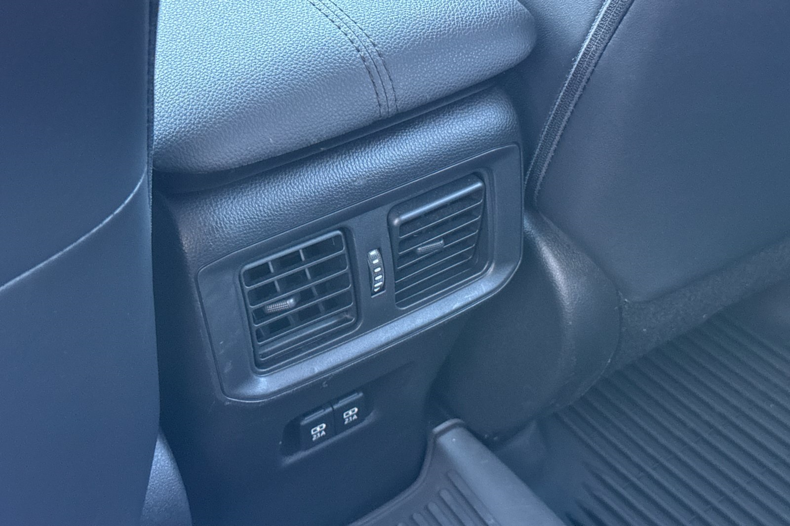 2021 Toyota RAV4 XLE Premium photo 13