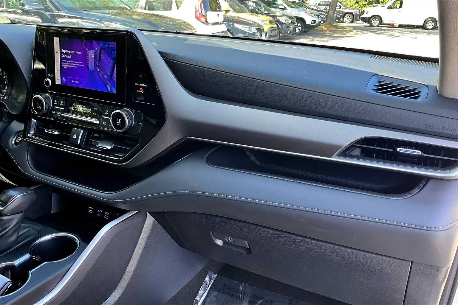 2023 Toyota Highlander LE photo 17