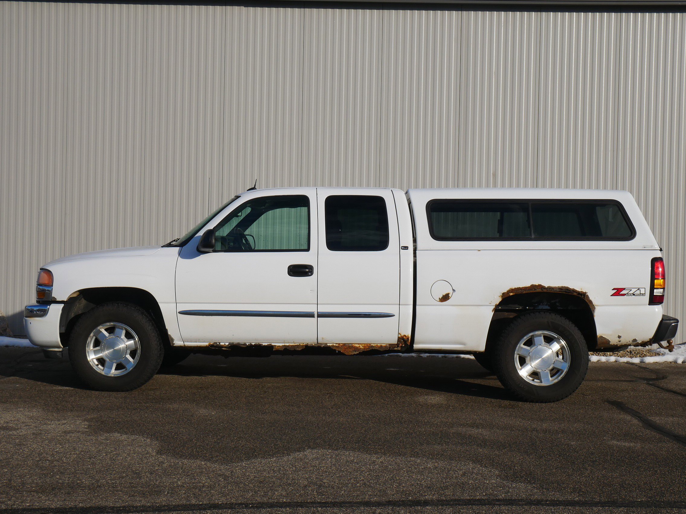 Used 2005 GMC Sierra 1500 SLE with VIN 1GTEK19ZX5Z324292 for sale in Hastings, Minnesota