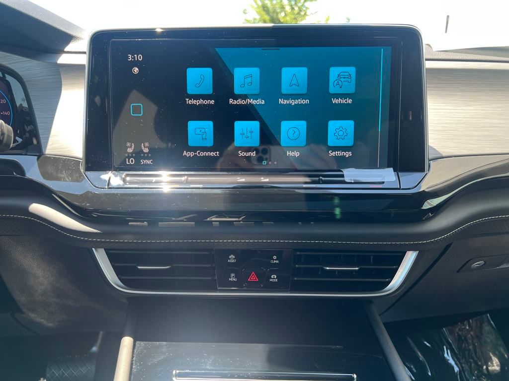 2025 Volkswagen Atlas Cross Sport SE Technology photo 18